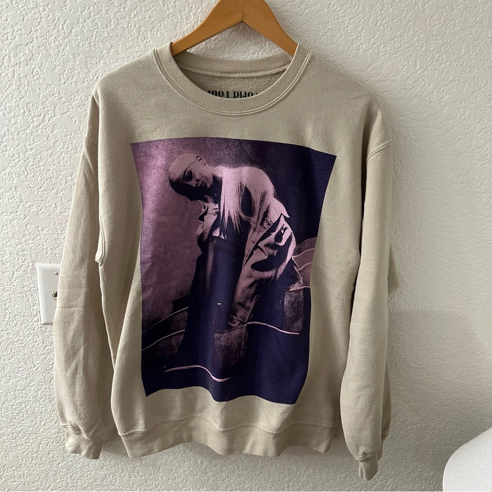 Ariana Grande sweetener tour sweater size medium